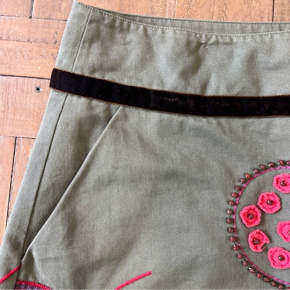 Boden Floral Embroidered Y2K Skirt Olive Chino Retro Knee Length Preppy US 6 - Picture 3 of 13